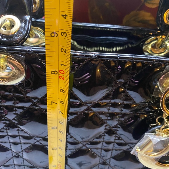 Black Patent Leather Handbag - Picture 7 of 8